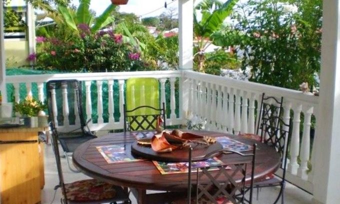 Trois-Rivieres Apartamento | Homerez - Apartamento a 900 m de la playa para 5 pers. con jacuzzi y jardín