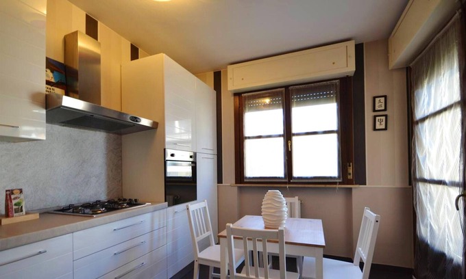 Vercelli Apartamento | Homerez - Bonito apartamento para 3 pers. con jardín y terraza en Vercelli