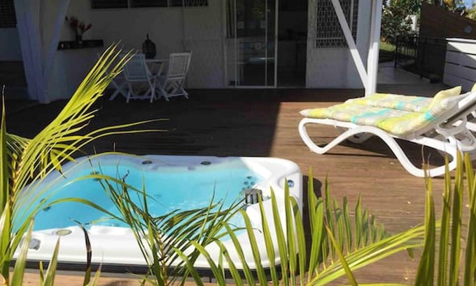 Pointe du Bout Casa | Homerez - Casa para 2 pers. con jacuzzi, jardín y terraza en Les Trois-Îlets