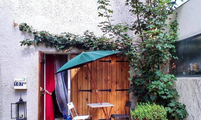 Le Chesnay Casa | Homerez - Nice house for 3 ppl. at Le Chesnay