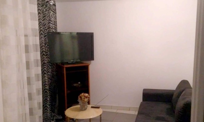 Montgeron Casa | Homerez - Nice house for 2 ppl. with terrace at Montgeron