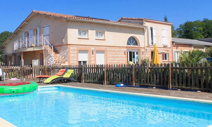 Latrape Casa | Homerez - Bonita casa para 5 pers. con piscina compartida y terraza en Latrape