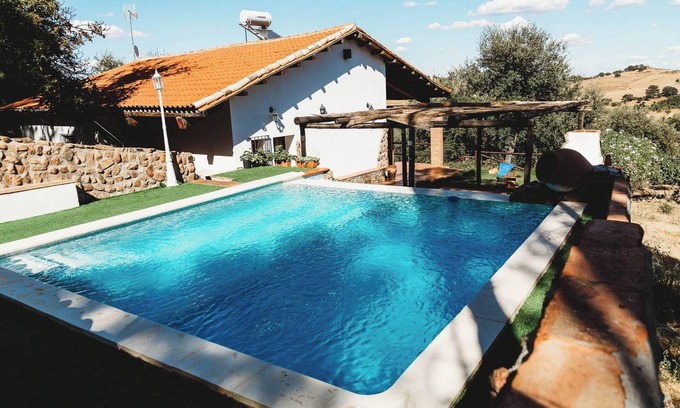 Monesterio Villa | Homerez - Villa tranquila en Monesterio con piscina privada