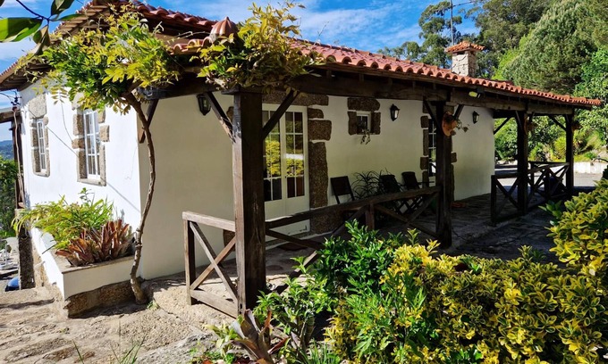 Penso Villa | Homerez - Villa para 5 pers. con piscina y jardín en Vila Nova de Famalicão