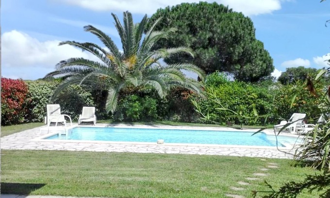 Solaro Villa | Homerez - Villa relajante en Solaro con piscina privada y jardín