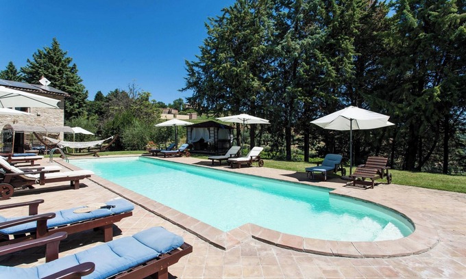 Ramazzano Casa | Homerez - Casa espaciosa en Ramazzano con piscina compartida