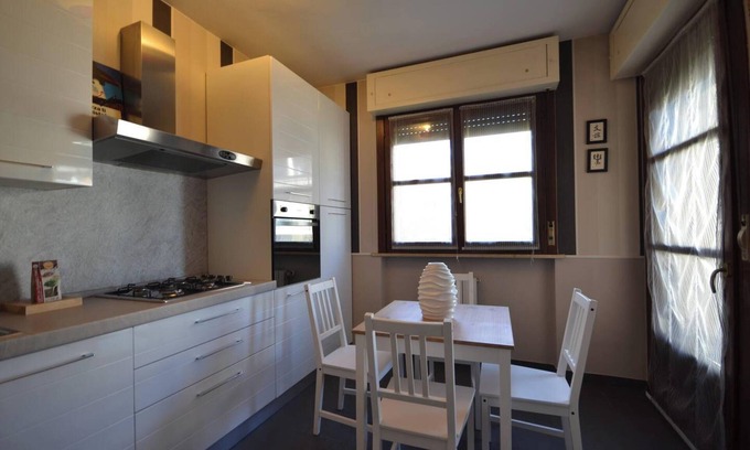 Vercelli Apartamento | Homerez - Apartamento espacioso en Vercelli con terraza y jardín