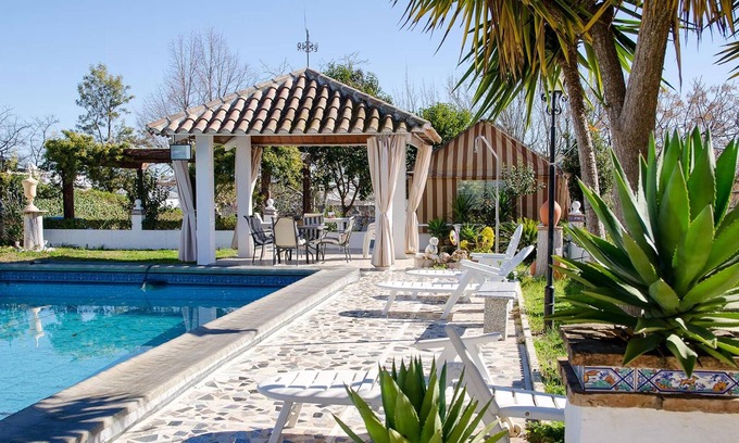 Montemayor Chalet De Esquí | Homerez - Chalet a la montaña para 8 pers. con piscina y jardín en Montemayor