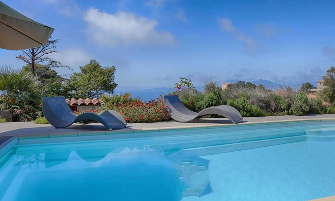 Coti-Chiavari Villa | Homerez - Amplia villa con piscina en Coti-Chiavari