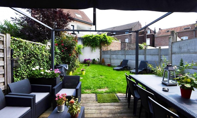 La Madeleine Casa | Homerez - Spacious house for 8 ppl. with garden and terrace at La Madeleine