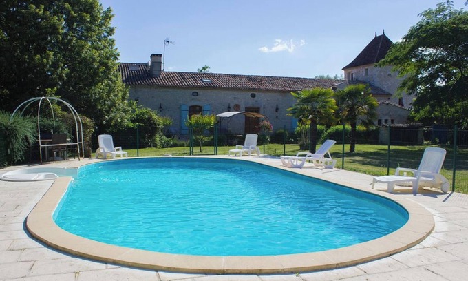 Thenac Casa | Homerez - Casa espaciosa en Thénac con piscina privada