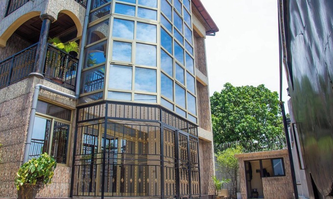 Kinshasa Apartamento | Homerez - Apto Kinshasa balcón