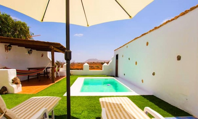 Antigua Villa | Homerez - Villa a 12 km de la playa para 4 pers. con piscina en Antigua