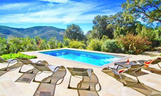 Farinole Villa | Homerez - Villa a 900 m de la playa para 8 pers. con piscina en Farinole