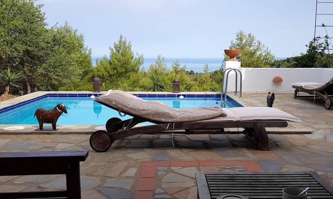 Lepreo Villa | Homerez - Villa a 5 km de la playa para 8 pers. con piscina y jardín en Agaliani