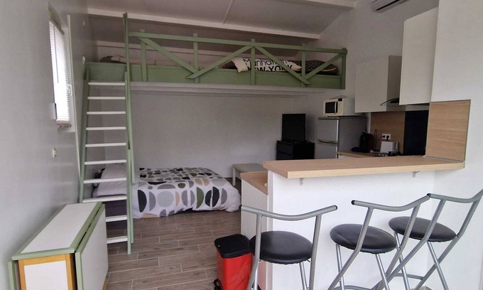 Cuges-les-Pins Apartamento | Homerez - Estudio, Cuges-les-Pins