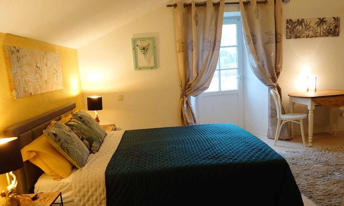 Duravel Apartamento | Homerez - Bonito estudio para 2 pers. con piscina compartida y jardín en Duravel