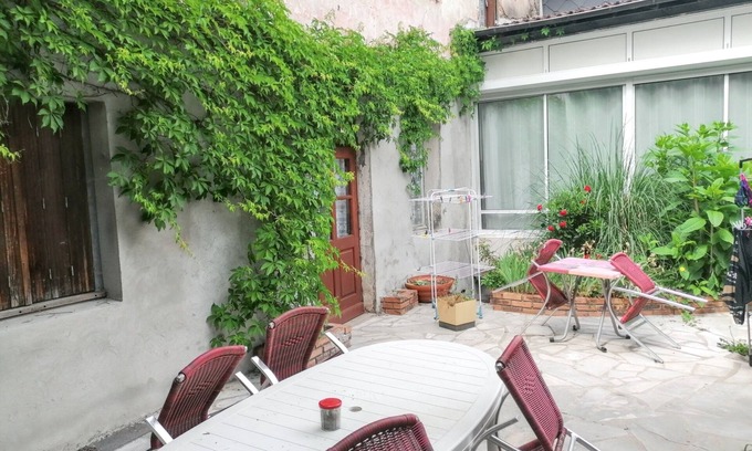 Neris-les-Bains Apartamento | Homerez - Estudio Néris-les-Bains