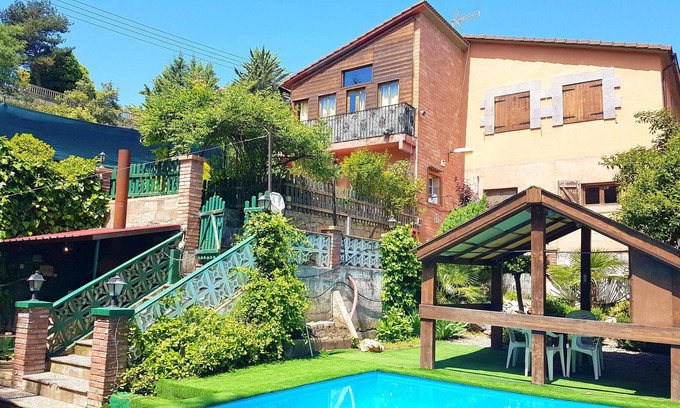 La Puebla de Castro Villa | Homerez - Grande villa para 18 pers. con piscina y jardín en La Puebla de Castro