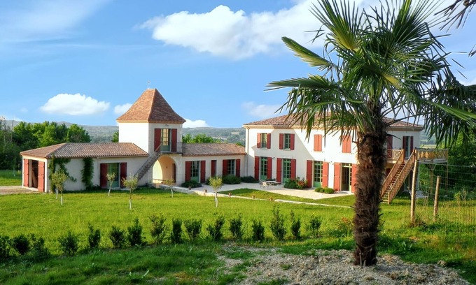 Villeneuve-sur-Lot Villa | Homerez - Villa en Villeneuve-sur-Lot