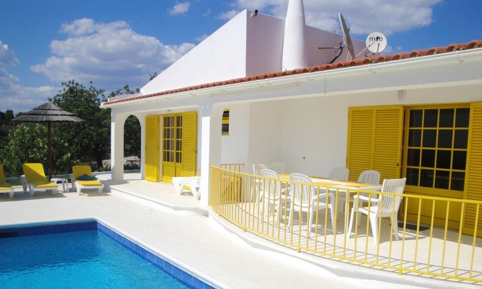 Albufeira Villa | Homerez - Villa a 8 km de la playa para 8 pers. con piscina y terraza en Tunes