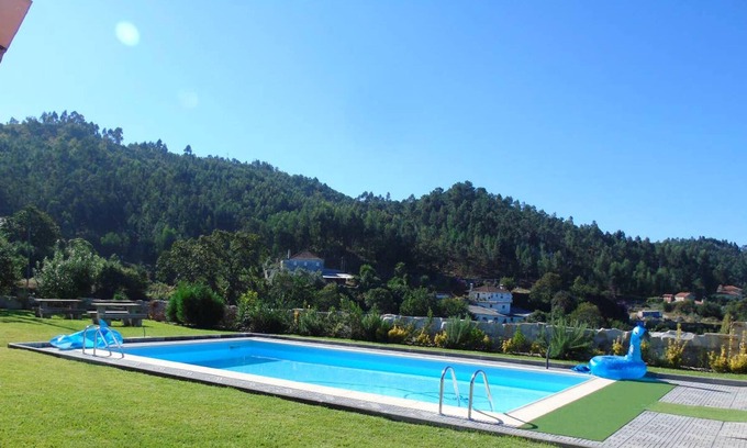 Parameira Villa | Homerez - Villa para 12 pers. con piscina, jardín, terraza y balcón en Fermedo
