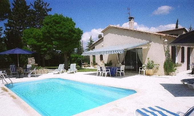 Cereste Villa | Homerez - Villa para 8 pers. con piscina, jacuzzi, terraza y balcón en Céreste