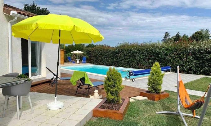 Saint-Gaudens Villa | Homerez - Villa para 3 pers. con piscina, jardín y terraza en Saint-Gaudens