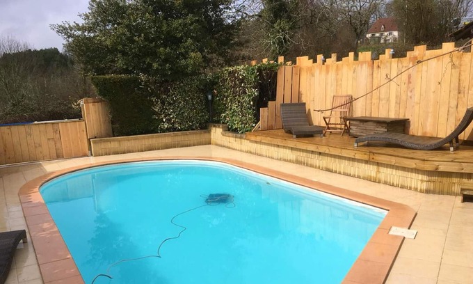Beynac-et-Cazenac Villa | Homerez - Villa for 6 ppl. with swimming-pool and terrace at Beynac-et-Cazenac