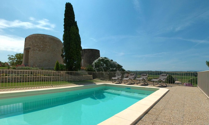 Ventenac-Cabardes Villa | Homerez - Villa para 6 pers. con piscina, jacuzzi y jardín en Ventenac-Cabardès