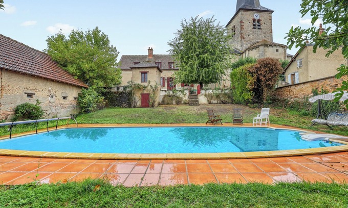 Lucenay-les-Aix Villa | Homerez - Villa en Lucenay-lès-Aix