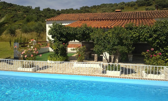 Aroche Villa | Homerez - Villa en Aroche con piscina.