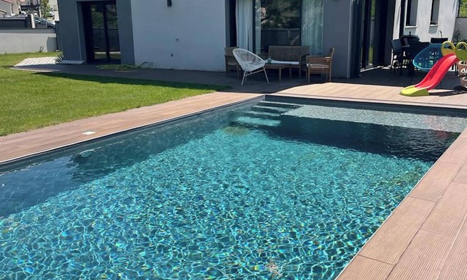 Deyme Villa | Homerez - Villa en Deyme con piscina
