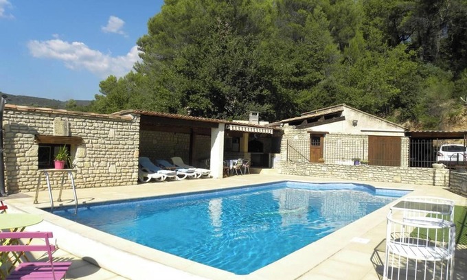 Lioux Villa | Homerez - Villa en Lioux con piscina