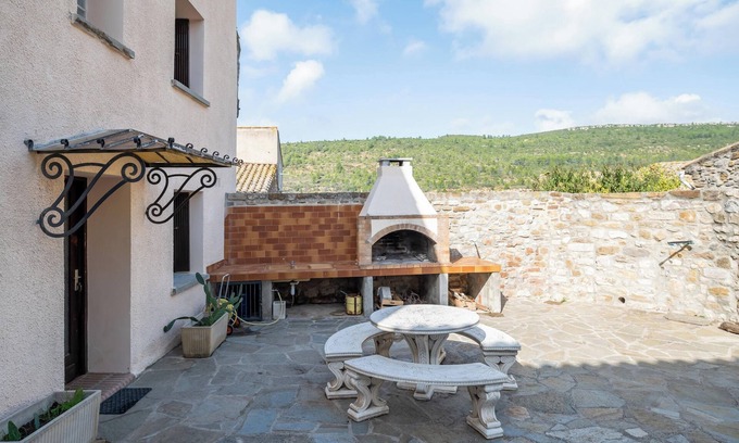 Albas Casa | Homerez - Casa acogedora con jardín en Albas