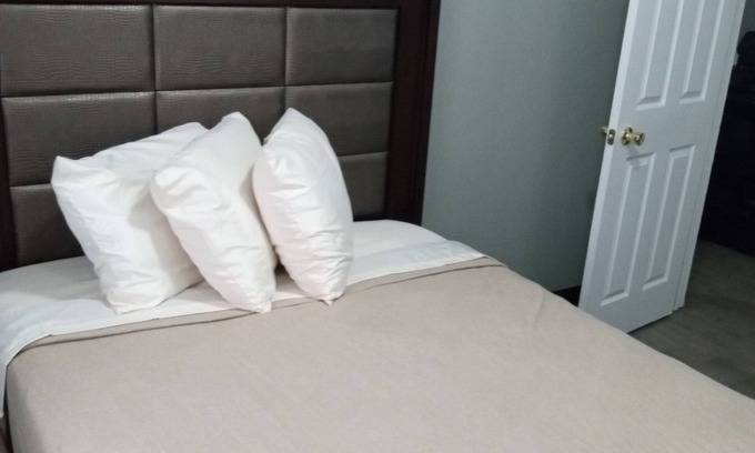 Sanford Hotel | Homes-N-Courts