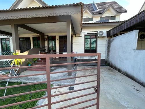 Ayer Panas Casa | Homestay Cikgu Jasin Bestari