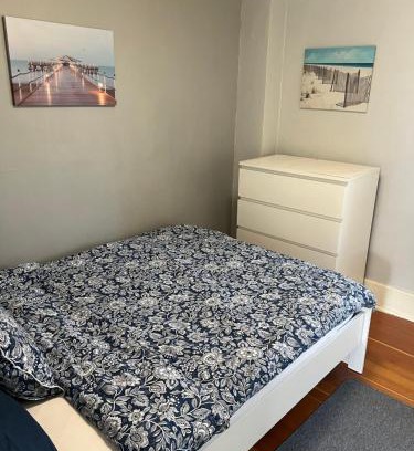 Tuxedo Casa | Homestay in cozy River Heights home
