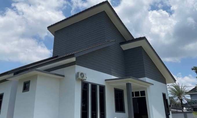 Paya Bemban Casa | Homestay PCB. 5 minute walk to the Pantai Cahaya Bulan Beach