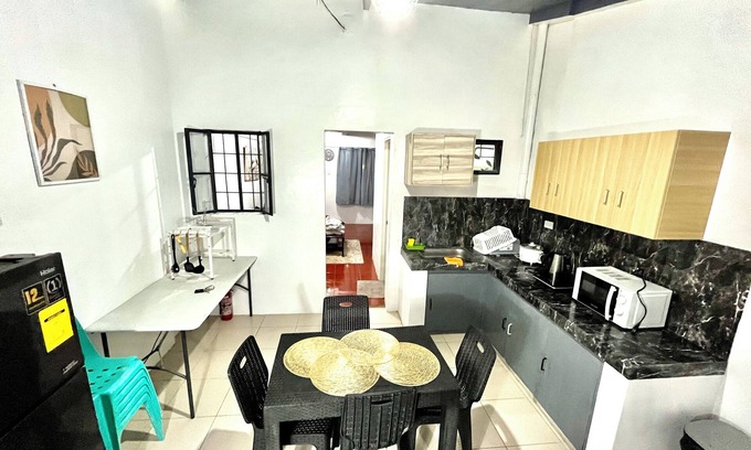 Dasmarinas Casa | Homestay @ Tierra Vista near SM Dasma w/Netflix & Wifi
