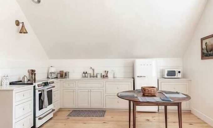 Sonora Casa | Homestead Barn Loft: Tesla Chargers