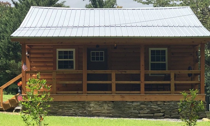 Cosby Cabina | HOMESTEAD is a completely remodeled cabin just minutes from Gatlinburg.
