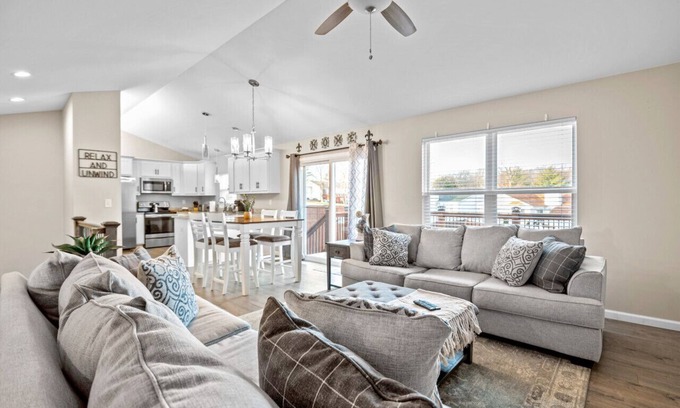 O'Fallon Casa | Homestead Retreat: O'Fallon Getaway