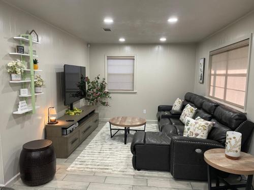 Hugo Casa | HomeSuite Cabin Relaxing Getaway Near Casino