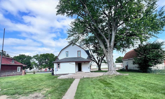 Gothenburg Casa | Hometown RetreatnTremendous 5-bedroom house with AC in charming Gothenburg