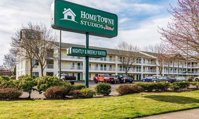 Springfield Hotel | HomeTowne Studios by Red Roof Eugene - Springfield