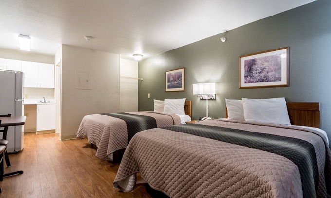 Eiber Hotel | HomeTowne Studios by Red Roof Denver - Lakewood West