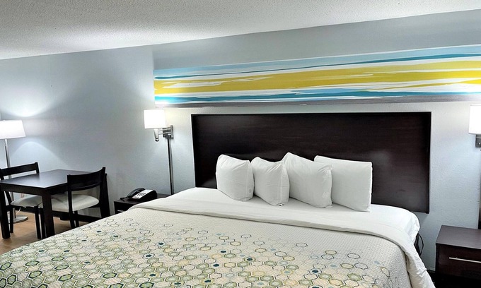 Augusta Hotel | HomeTowne Studios By Red Roof Augusta