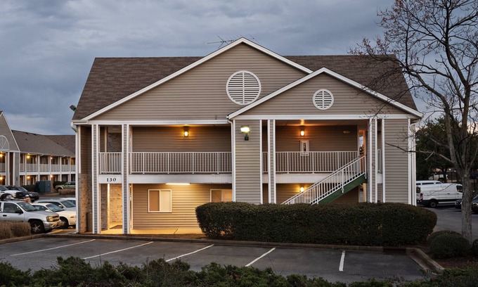 Arcadia Hotel | HomeTowne Studios by Red Roof Spartanburg - Asheville Highway