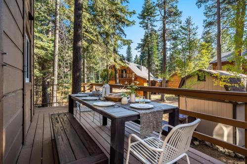 McKinney Estates Casa | Homewood by AvantStay AMAZING FAMILY Cabin w Hot Tub Sauna
